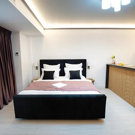 White Titanic 322 Apartmanhotel 3*